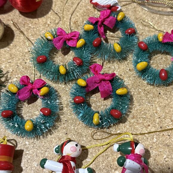 Mixed Lot Mini Christmas Ornaments Wood & Plastic Vintage Style 40+ Pieces - Picture 6 of 9